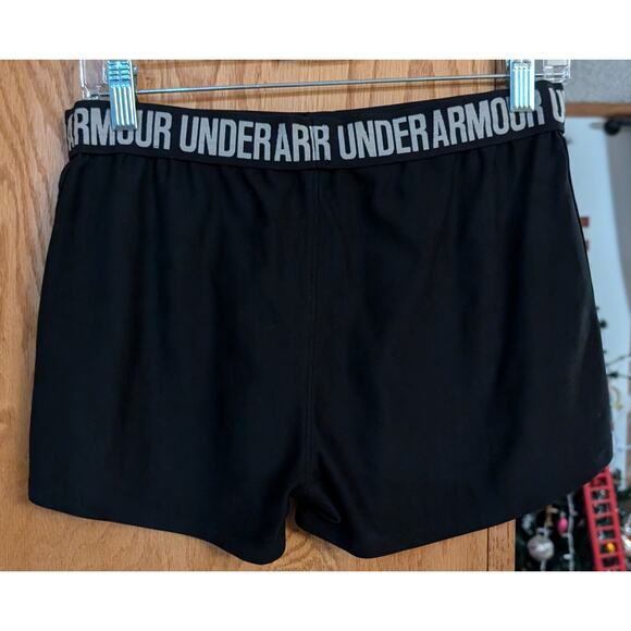 🦃 Women's Medium Under Armour Loose Heatgear Shorts - Picture 3 of 4